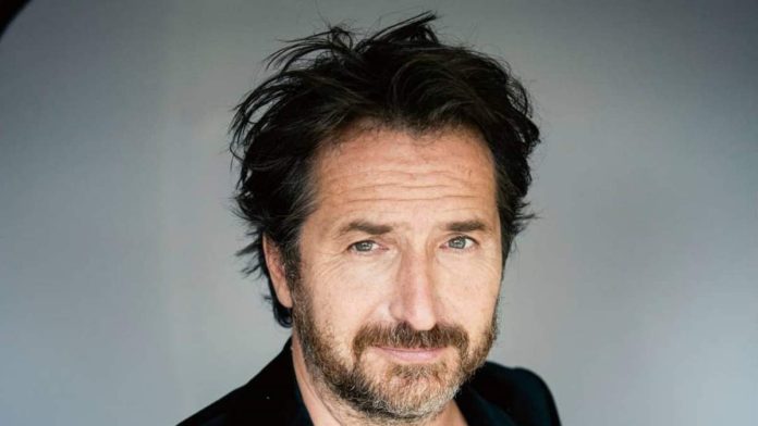 Édouard Baer : Retour sur Scène Après la Tourmente - Un Nouveau Chapitre s'Ouvre
